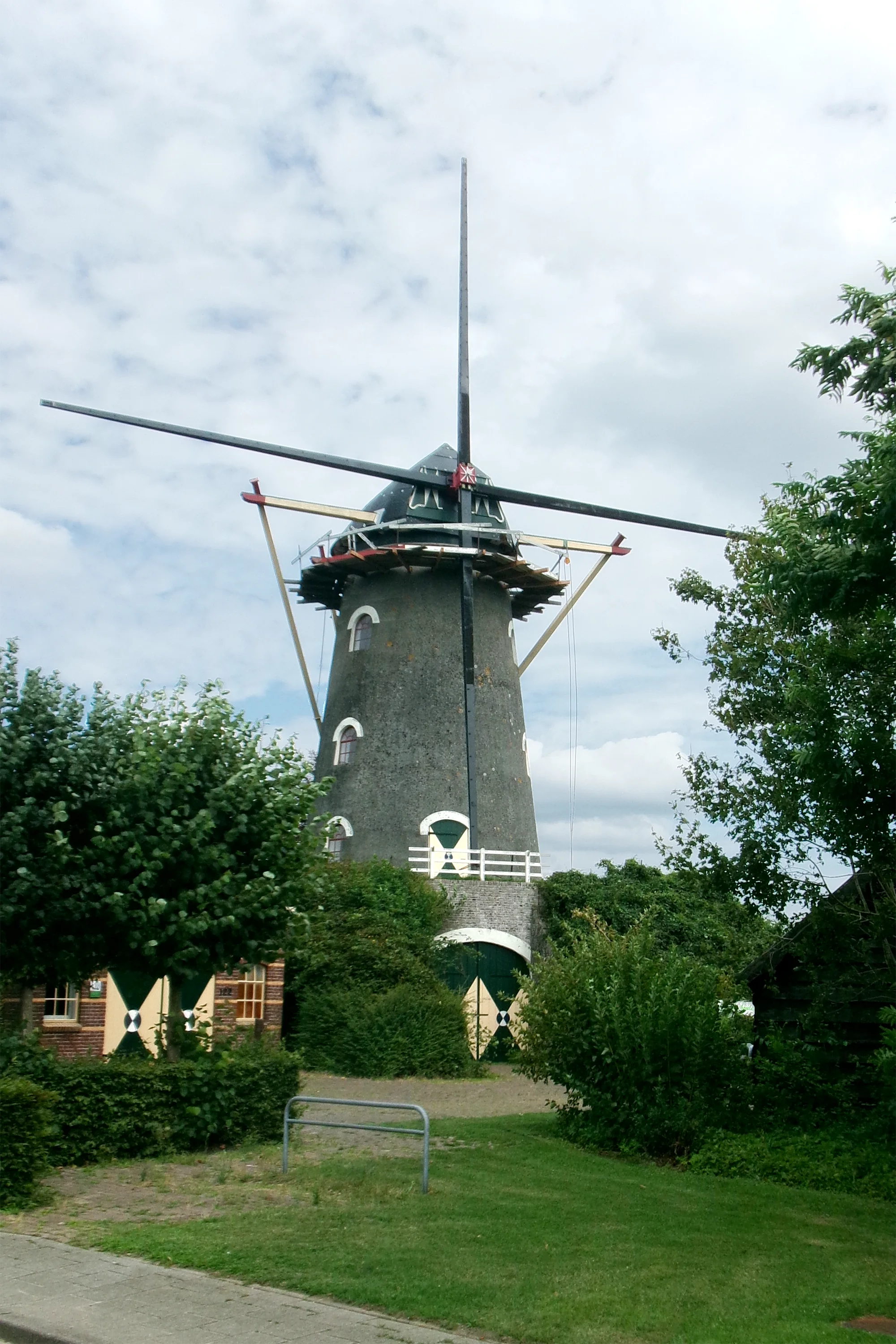 Charles Stokman (30-07-2025) De molen in herstel. | Database Nederlandse molens media-bestand
