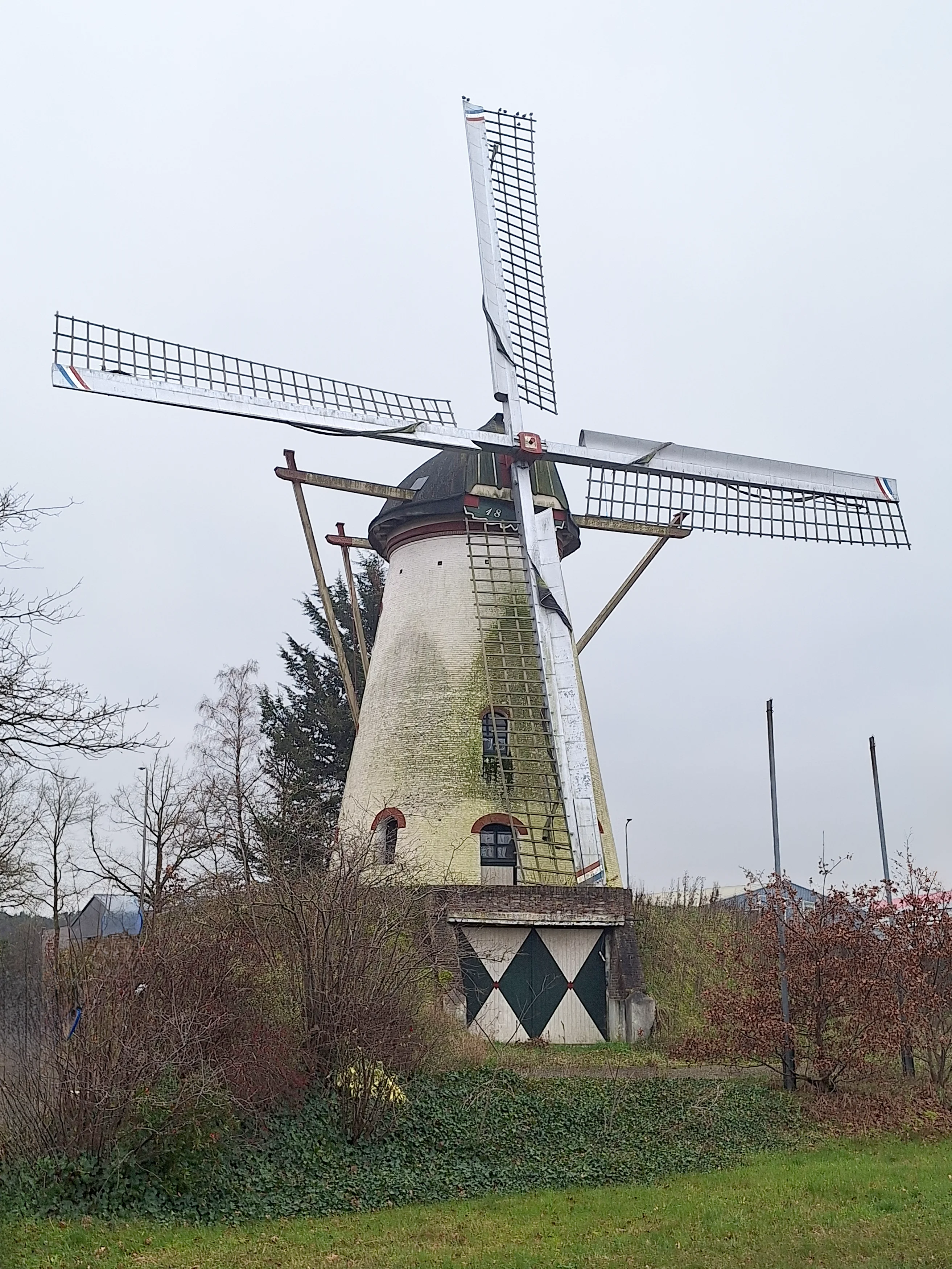 Jay Verkerk (17-12-2025)&nbsp;Helaas begint de molen alweer te vervallen... | Database Nederlandse molens