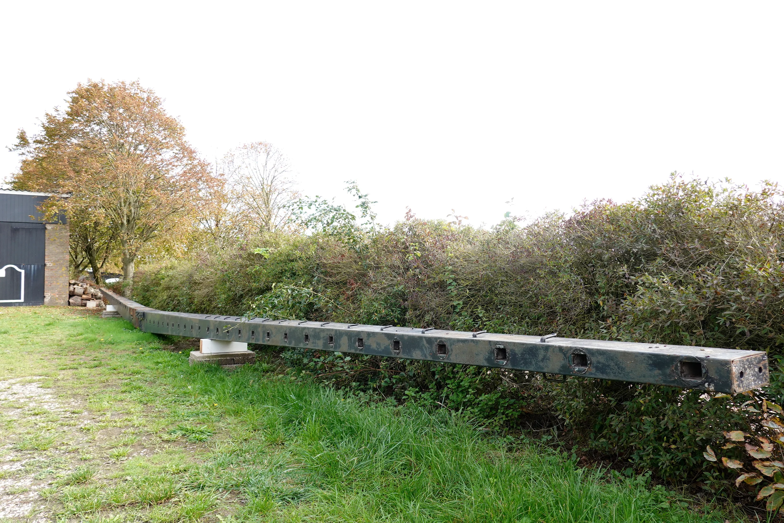 2, Roede 501, Derckx, Jan de Witte (18-10-2025) De uitgediende Derckx roe no 501 wordt los bij de molen bewaard. | Database Nederlandse molens media-bestand