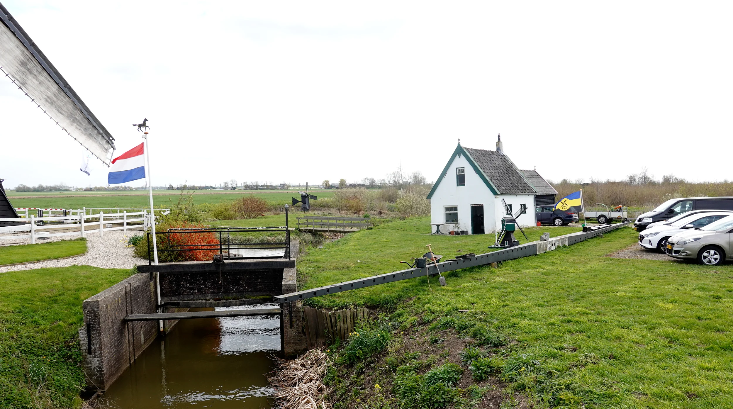 2, Roede 301, Vaags, Jan de Witte (04-04-2026)&nbsp;De verwijderde gedeelde roede wordt nog compleet bewaard naast de molen. | Database Nederlandse molens
