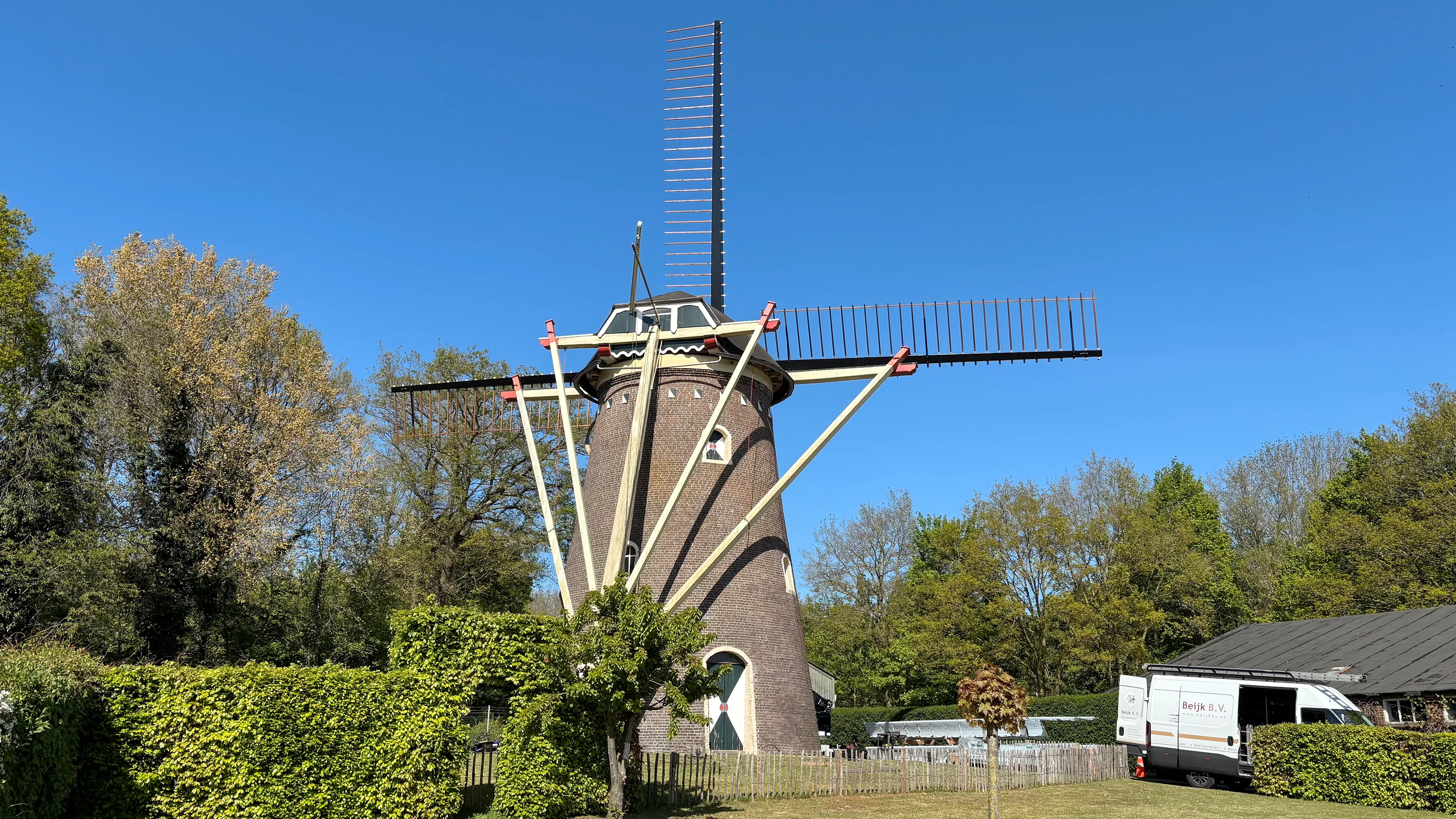 Ron Smit (24-04-2026)&nbsp;Het herstel vordert: heklatten rondom | Database Nederlandse molens