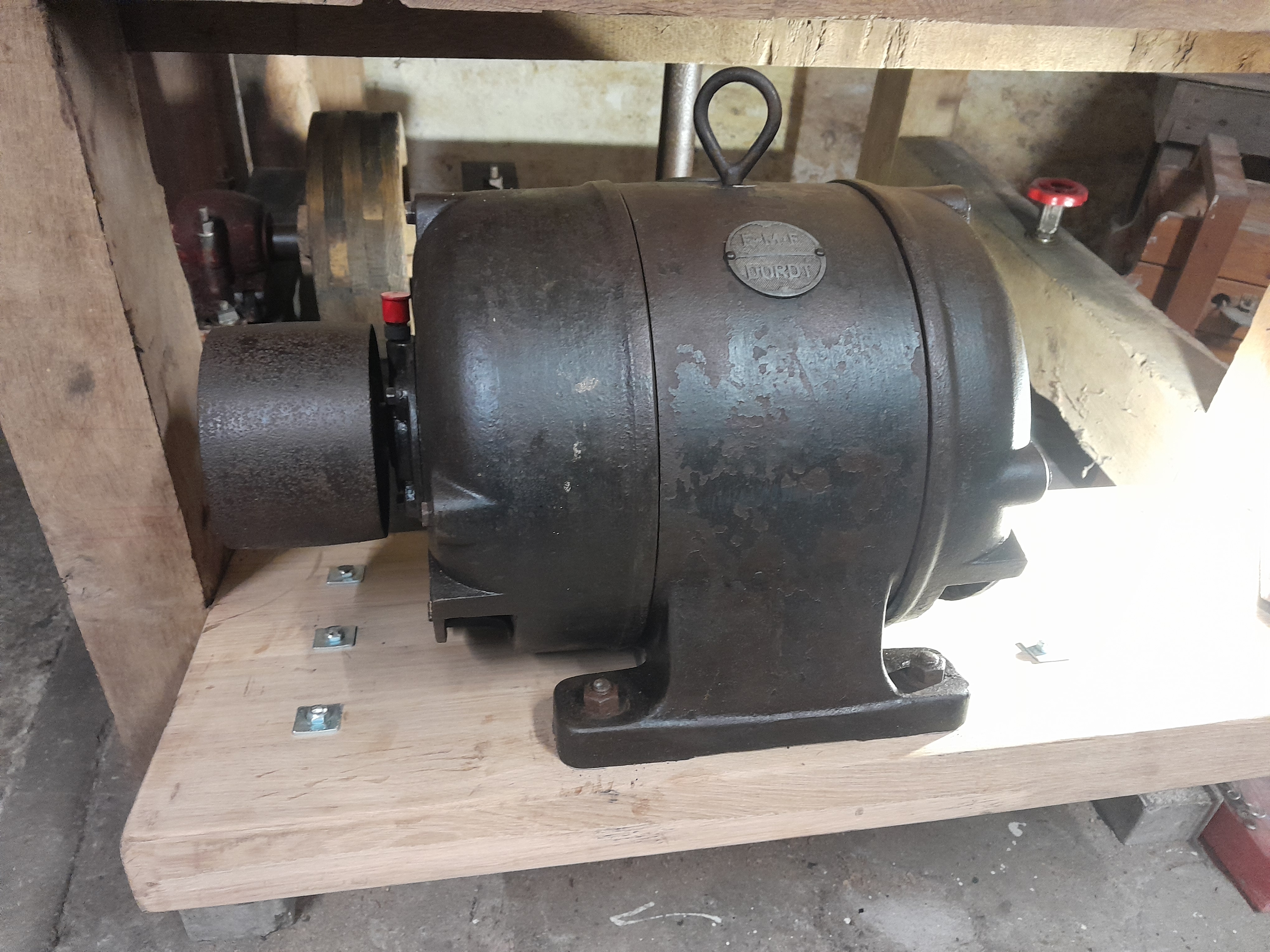 Motor 272568, E.M.F. Dordt, Hans Verbeek (23-9-2025) | Database Nederlandse molens