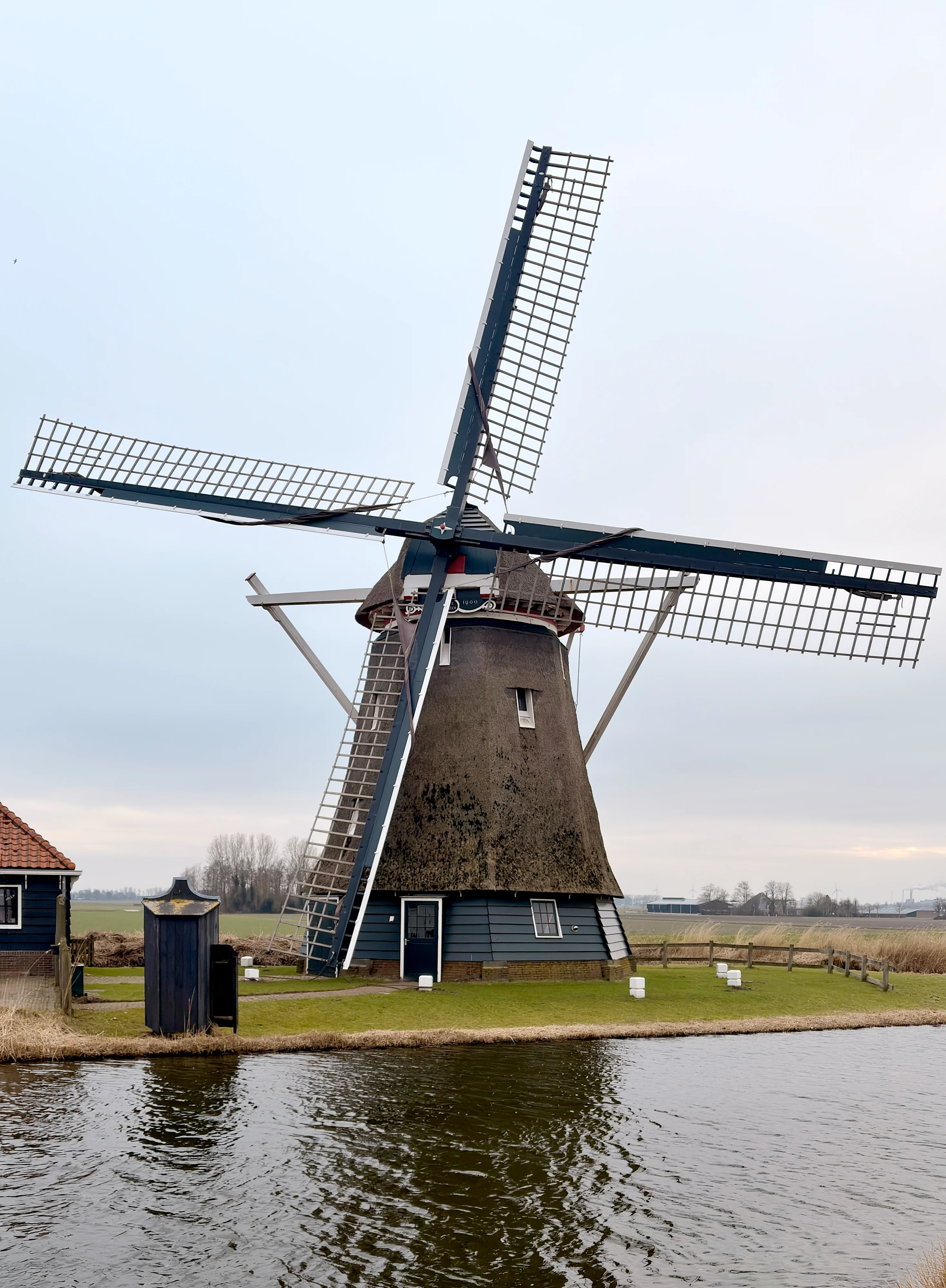 Bram Westerink (19-02-2026)&nbsp;De molen heeft weer groene windborden met witte voorzomen. | Database Nederlandse molens