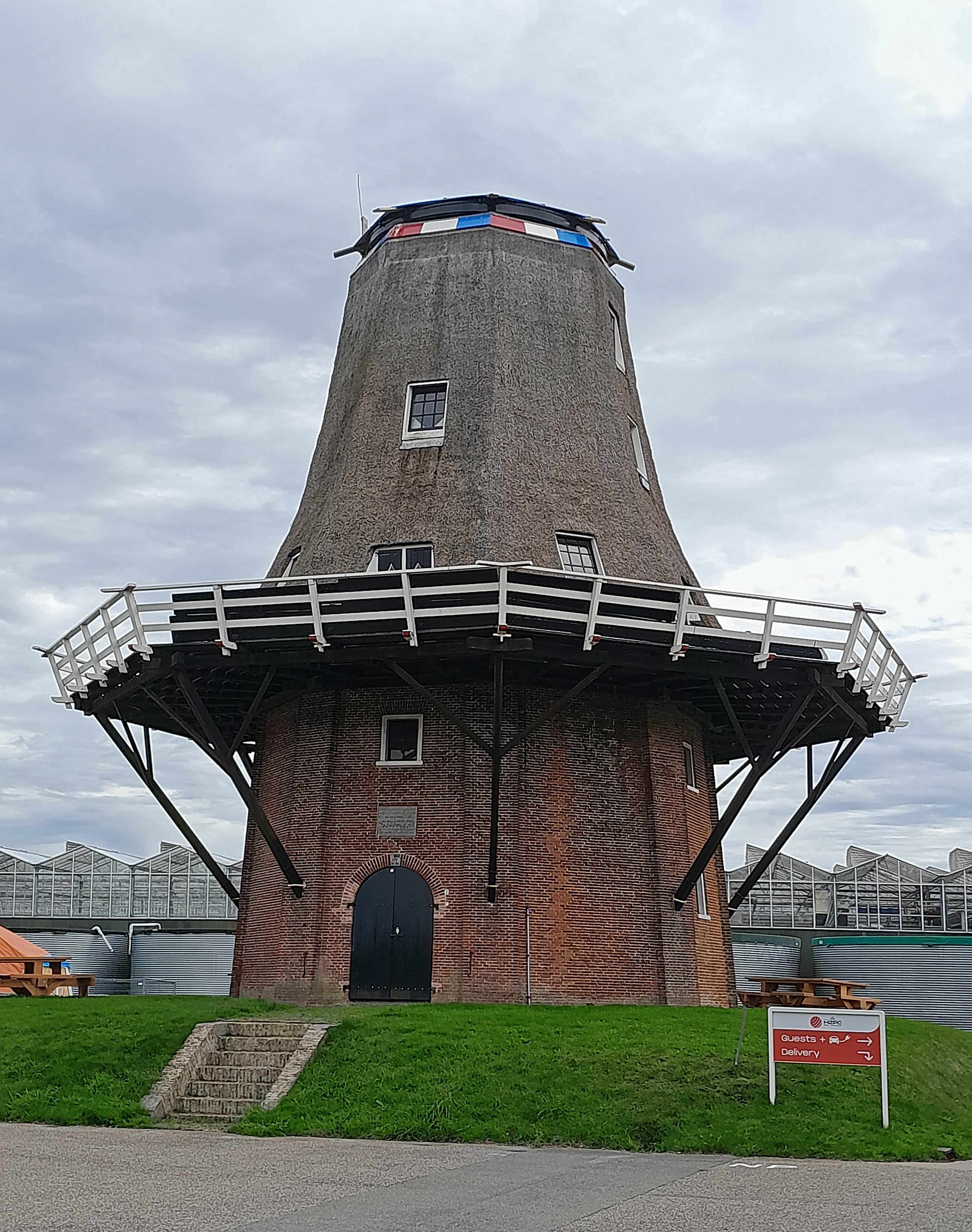 Martin E. van Doornik (06-09-2026)De molen staat wegens restauratie zonder kap, staart en gevlucht. | Database Nederlandse molens