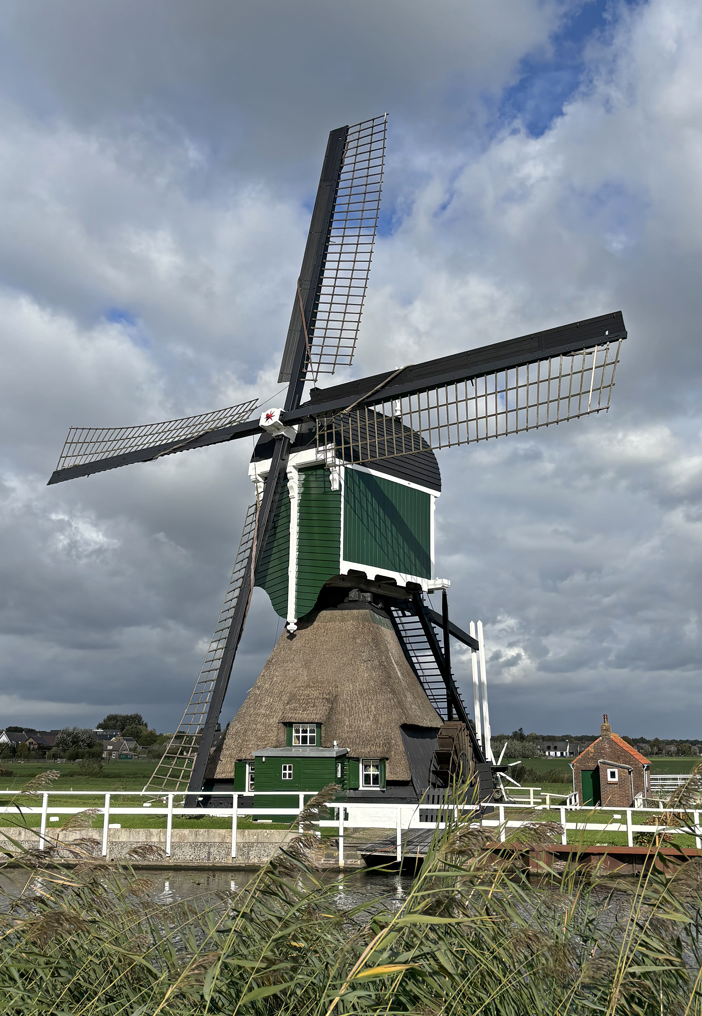 Mark Dwarswaard (11-10-2026)De molen is in de zomer van 2026 geschilderd, waarbij de kleurstelling is teruggebracht zoals deze was tijdens de buitengebruikstelling van de molen in 1965.&nbsp;&nbsp; | Database Nederlandse molens
