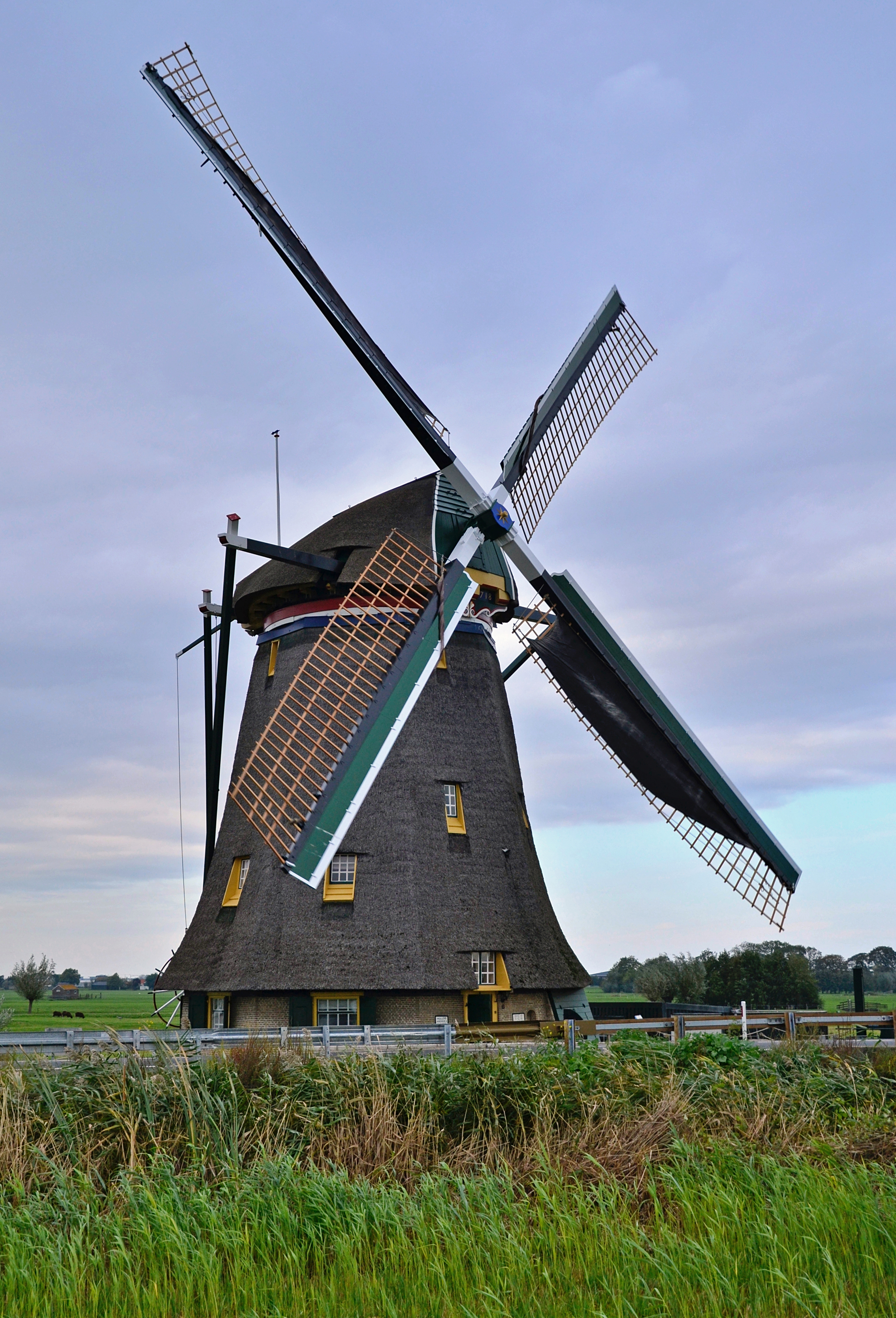 Rob Pols (20-10-2026)De molen draait nu met zijn nieuwe gevlucht. | Database Nederlandse molens