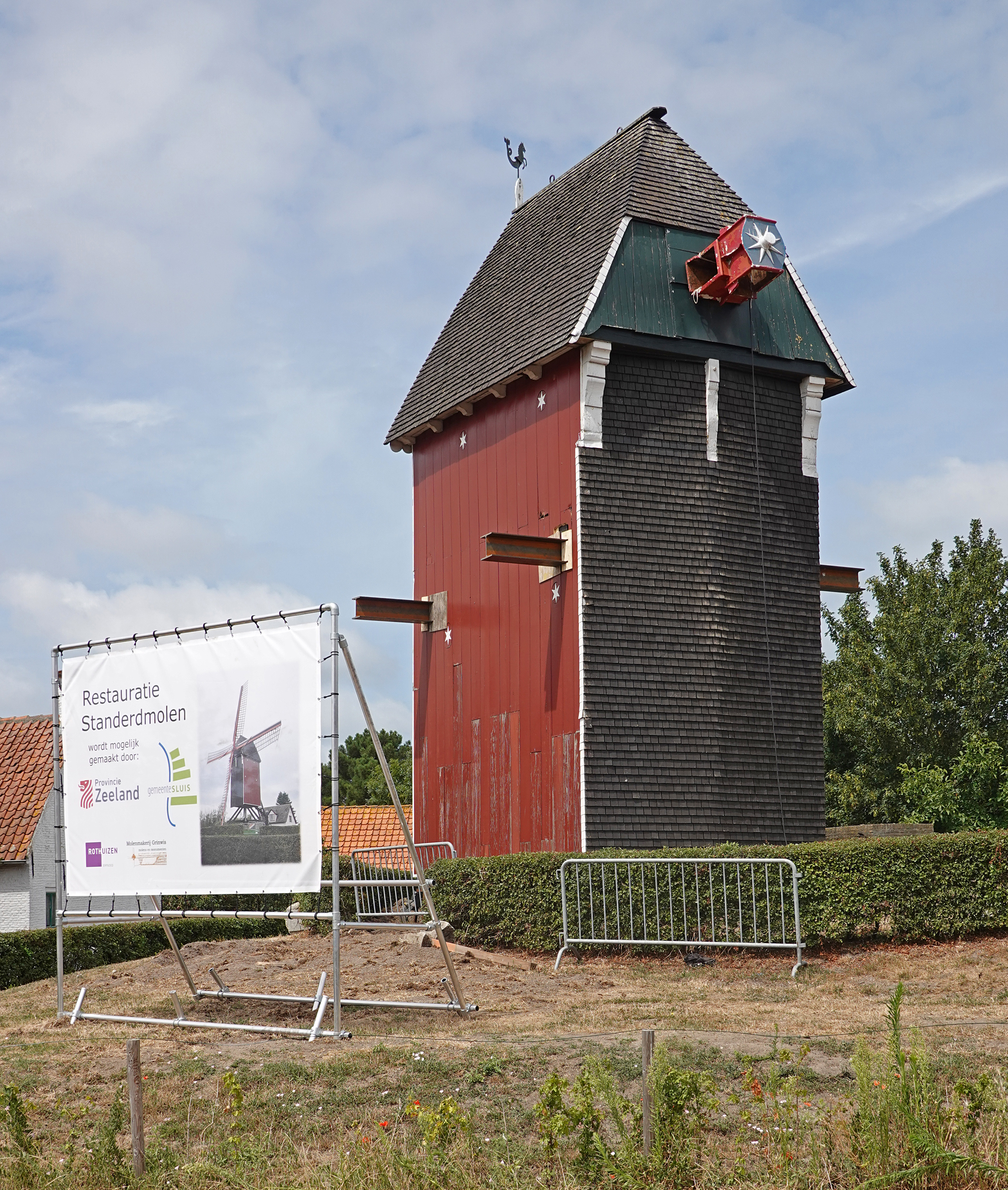 Jan de Witte (22-07-2026)Op 21 juli is de molenkast van de standerd gelicht. | Database Nederlandse molens