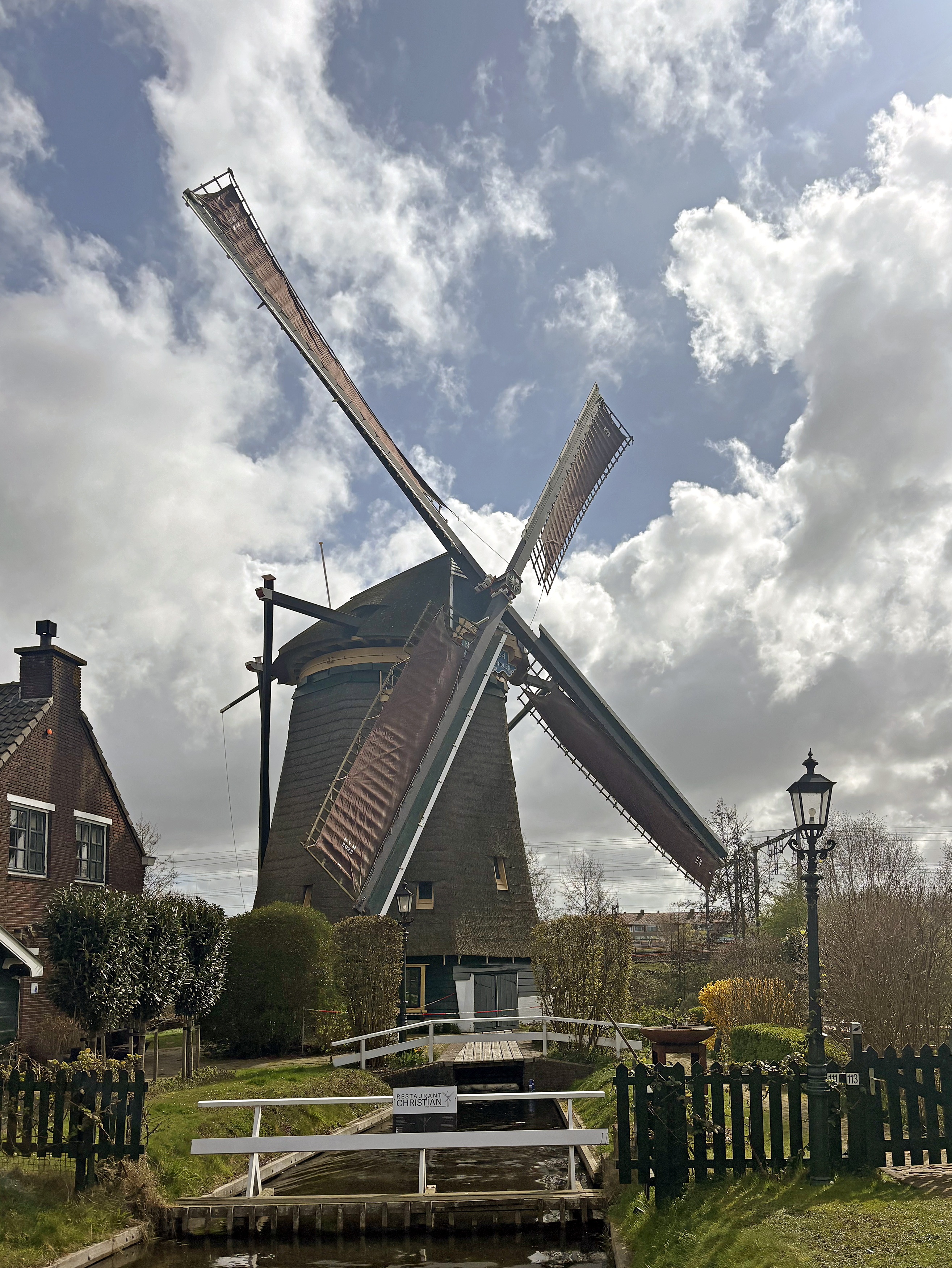Dean Tork (28-03-2026)De molen malend uit het noordwesten. | Database Nederlandse molens