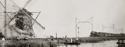 indexbreed32.webp, Stadsarchief Amsterdam, Haarlemmervaart 1928. De 'Dikke Molen' verbrandt ten gevolge van vonken uit de stoomtrein.&nbsp;