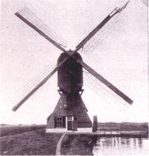 1, Molen 02560 e Polder Gijbeland en Noordzijde Hofwegen, Gijbelandsemolen / Veltmolen (Bleskensgraaf), Foto onbekend, 1922, collectie J. Broerse | Database Nederlandse molens media-bestand