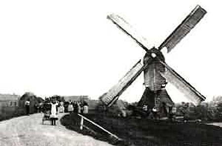 1, Molen 01474 d Molen van Vuyk (Langerak), Ansichtkaart Serie 66 nr 2 | Database Nederlandse molens media-bestand