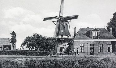 2, Molen 02702 Molen van Spiekman / Molen van Brink (De Krim), Ansichtkaart, Boekhandel Seinen, de Krim, ca 1935 | Database Nederlandse molens media-bestand