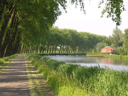 4, Molen 01471 b Polder Bolgerijen, De Achtkante Molen / De Nieuwe Molen / De Grote Molen (Vianen), Foto S. Boumans, 27 mei 2005 | Database Nederlandse molens media-bestand