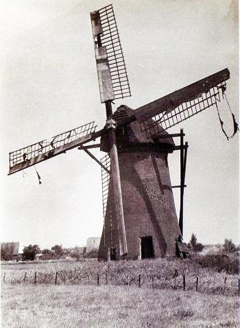 3, Molen 02767 Polder Nieuw Pendrecht, Pendrechtse molen (Rotterdam, stadsdeel Charlois), Foto: J. de Groot, opname rond 1960 | Database Nederlandse molens media-bestand
