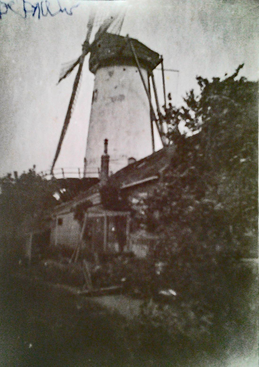 1, Molen 03937 v De Pauw / Pauwmolen (Delft), Foto prive-collectie M.J.  Janszen | Database Nederlandse molens media-bestand