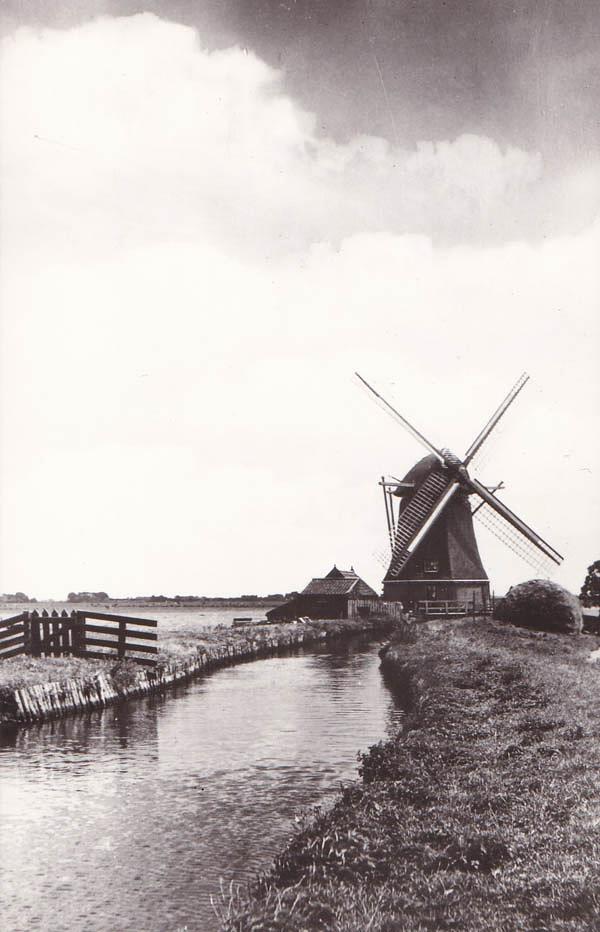 2, Molen 00280 a Groot-Duivendrechtsepolder (hoge deel), Weideheuvel / Strandvliet (Ouderkerk aan de Amstel), Ansichtkaart, serie 42 nr 4, coll. DVM | Database Nederlandse molens media-bestand