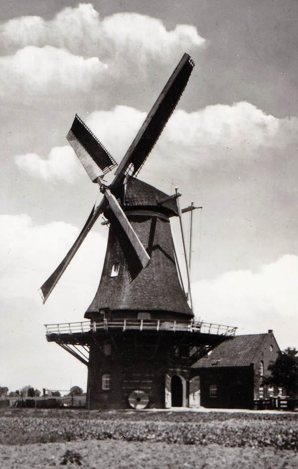 Molen 01858 Molen van Dieperink / Molen van Vorderman / De Ooievaar (Terwolde), Ansichtkaart, serie 27, nr 3 coll. DHM, foto Ir. W. Voerman, 1973 | Database Nederlandse molens media-bestand
