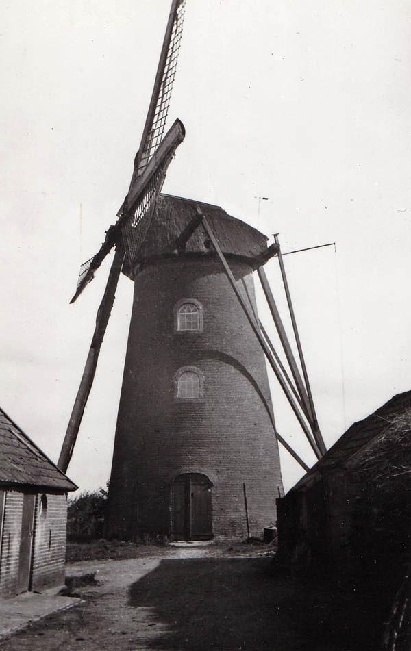 1, Molen 00395 Aeolus (Steenderen), Ansichtkaart, serie 23, nr 2, coll DVM | Database Nederlandse molens media-bestand