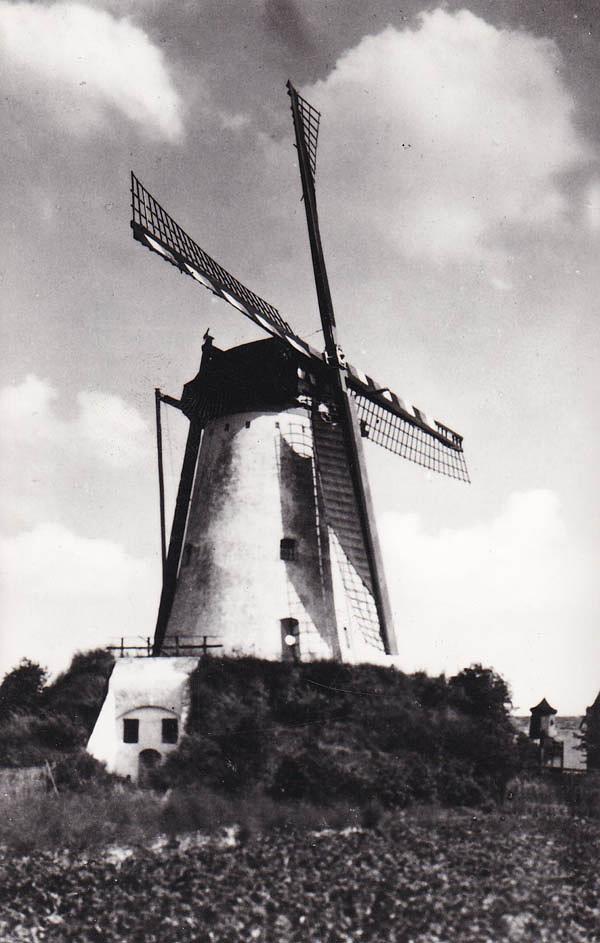 2, Molen 01618 Molen Jacobs (Milsbeek), Ansichtkaart, serie 15 nr 5, foto Ir. J. Voerman, coll. DVM | Database Nederlandse molens media-bestand