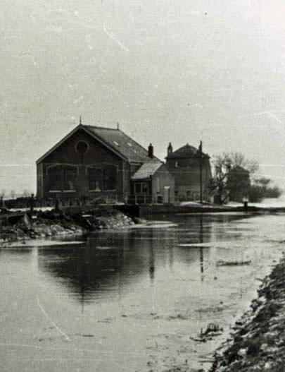 1, Molen 02564 b Polder Sliedrecht, Middelmolen (Bleskensgraaf), uitsnede van de foto: coll. RAD 552_316209, 31 januari 1953 | Database Nederlandse molens media-bestand