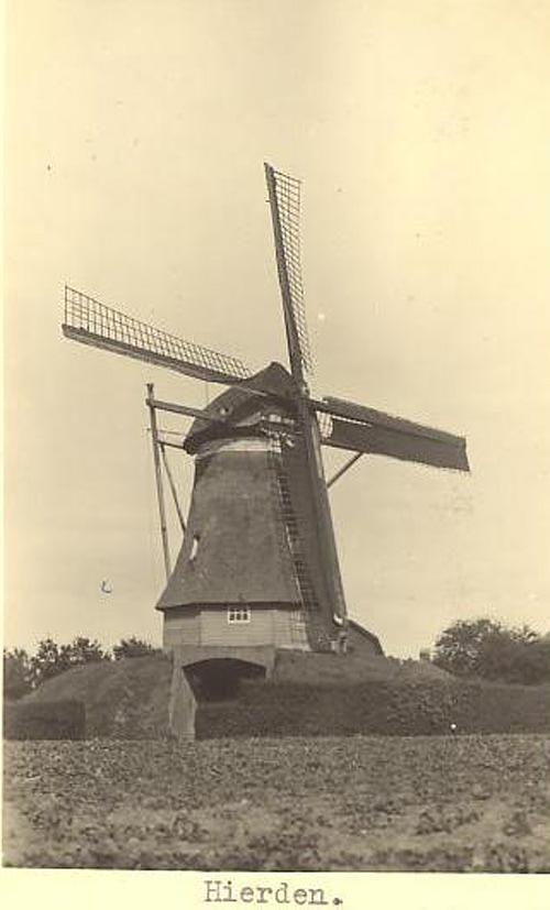 1, Molen 01238 Molen Kisjes / De Hoop (Hierden), foto coll. G.H. Varwijk sr | Database Nederlandse molens media-bestand