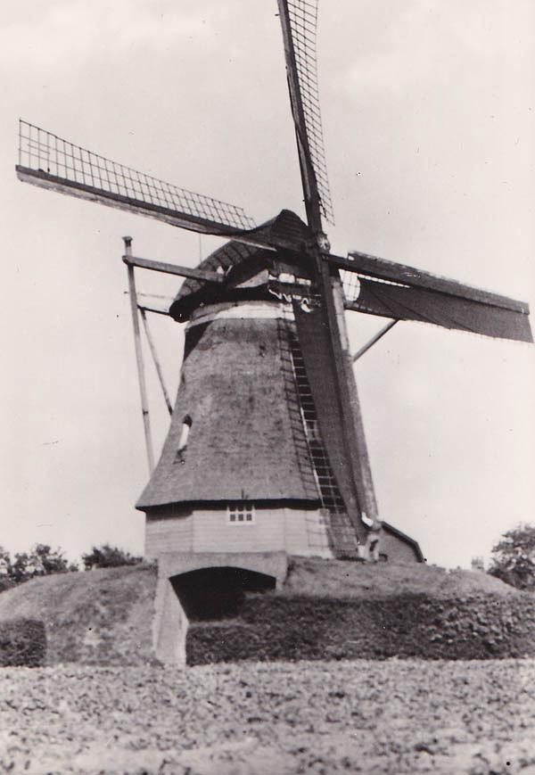 1, Molen 01238 Molen Kisjes / De Hoop (Hierden), Ansichtkaart, Voerman, serie II, nr 2, coll. DVM | Database Nederlandse molens media-bestand