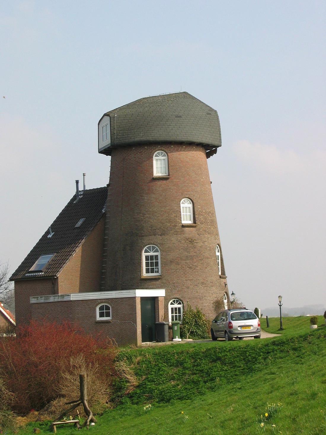 4, Molen 03507 n Molen De Jager / Molen De Wit (Herwijnen), Foto H. van Steenbergen | Database Nederlandse molens media-bestand
