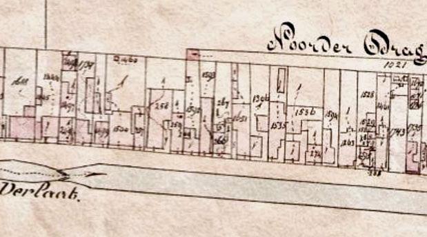 3, Molen 18005 Grutterij aan de Noordkade 66 (Drachten), Kadaster 1832 : A266, A267, ernaast A1651 (erachter drie woninkjes)
N.B. in het kadaster van 1832 staat op perceel B1149 een huis, erf en mosterdmolen aangegeven op- naam, van Djurre Durks Duursma, kalkbrander.
Dit perceel bevond zich aan de oostkant van het begin van de Noorderdwarsvaart op de plek waar later de leerlooierij van de gebr. Spahr van der Hoek was.
D. P. Duursma is Dirk Popkes (of Durk Popes) Duursma, zoon van Poppe Durks Duursma, een broer van Djurre Durks. Dirk had een grutterij op Zuidkade 33 blijkens onderstaande advertentie. | Database Nederlandse molens media-bestand