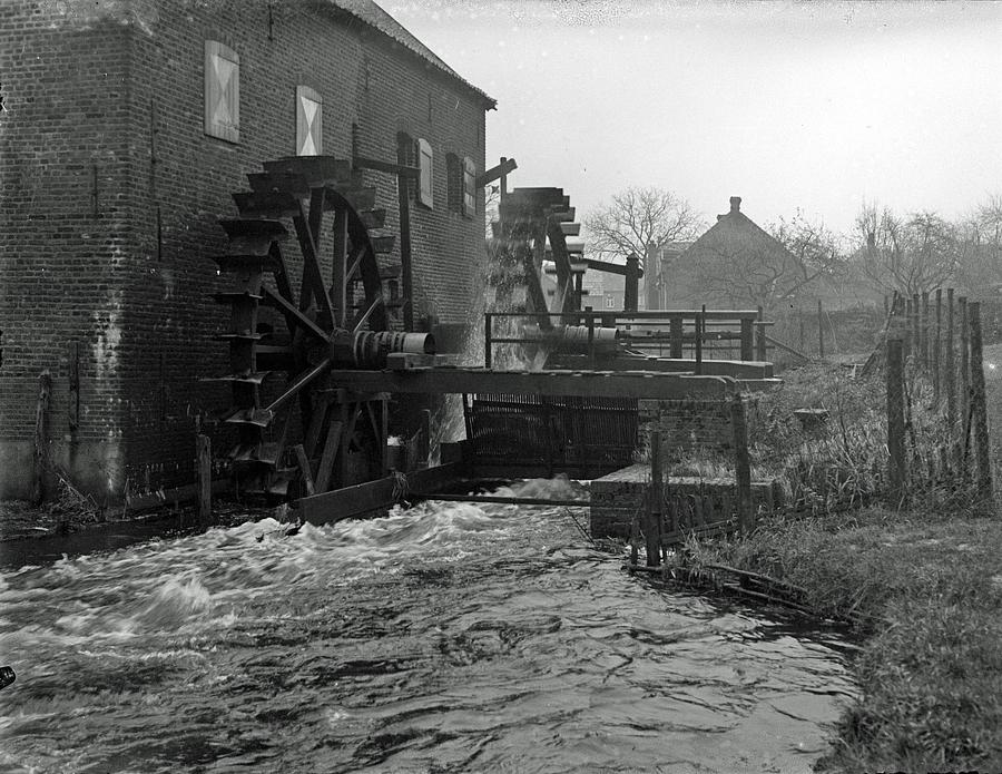 Molen 00206 Molen op de Swalm / St. Lambertus (Swalmen), Foto coll. RCE Rijksdienst voor het Cultureel Erfgoed , Documentnummer SP-0050, Vervaardigingsdatum 20-11-1930 | Database Nederlandse molens media-bestand