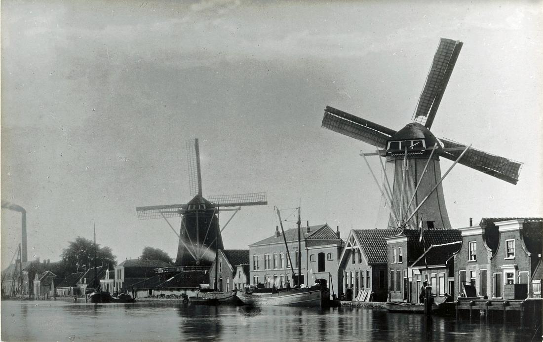 2, Molen 06487 b De Hoop (2e) (Waddinxveen), foto collectie beeldbank SAMH
Inventarisnummer0440. 72775Datering 1910-1930Beschrijving De papiermolens De Hoop en De Nijverheid aan de Zuidk | Database Nederlandse molens media-bestand