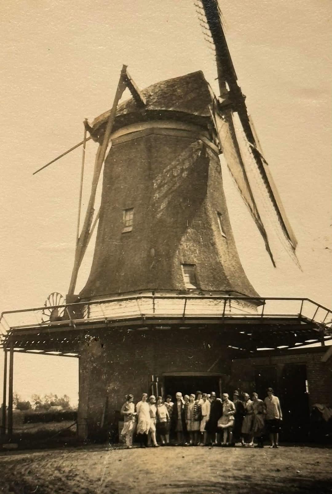 1, Molen 01820 De Eendracht (Emst), fotograaf onbekend | Database Nederlandse molens media-bestand