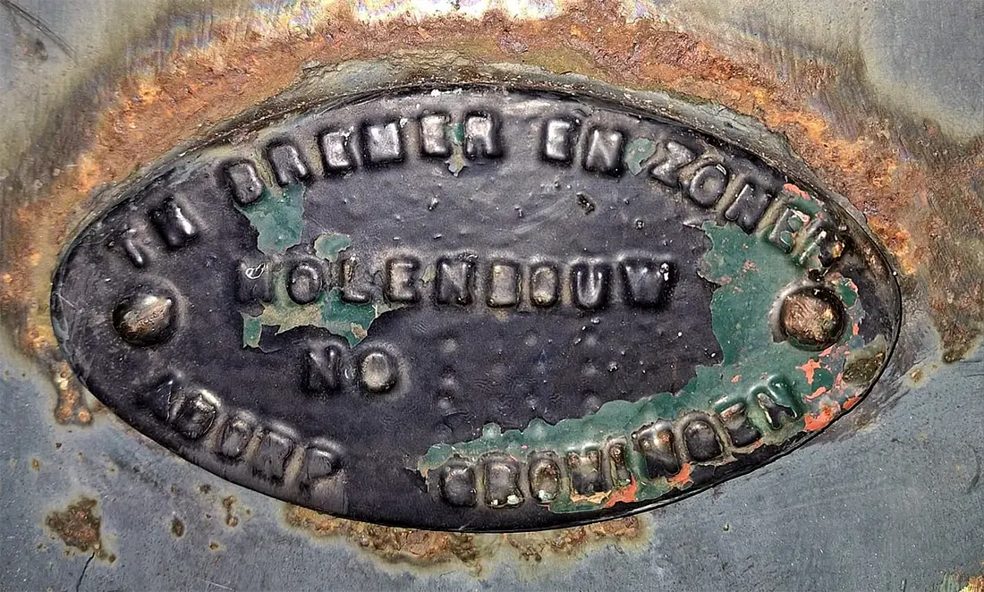 1, Roede 181, Bremer, Jeffrey Cusiel (08-11-2024) Roedeplaatje van de oude Bremer binnenroede uit 1970. Deze roede is in 2023 gestreken nadat in 2022 was gebleken dat de roede in mindere staat was. Van de roede zijn een paar delen behouden bij de molen, waaronder het deel met de roede plaatje. | Database Nederlandse molens media-bestand