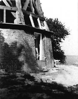 2, Molen 00842 Polder Herwijnen, Hooglandse Watermolen (2e) (Herwijnen), Foto: collectie J. Knegt, Renovatie molenrestant | Database Nederlandse molens media-bestand