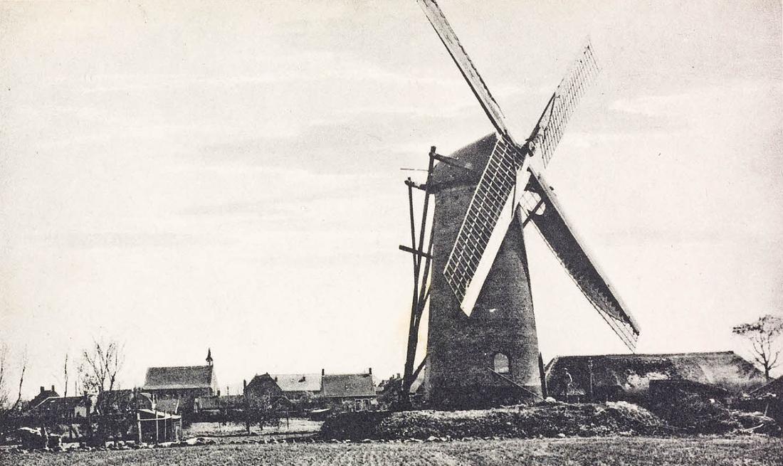 1, Molen 01672 Molen van Aalbregtse (Cadzand), De molen nog met zijn wieken, ansichtkaart, coll. DHM | Database Nederlandse molens media-bestand