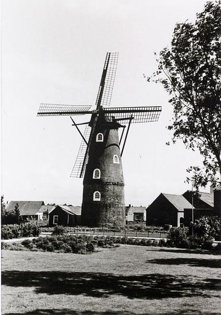 2, Molen 03565 De Hoop (Heinkenszand), Foto E.W. Sprey, Hilversum, coll. DHM juni 1969 | Database Nederlandse molens media-bestand