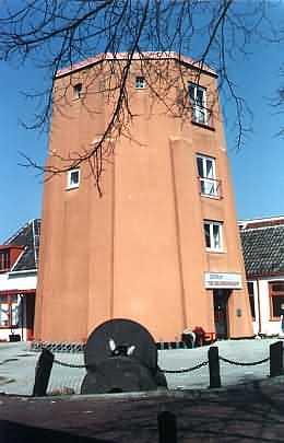 Molen 04424 m De Helpermolen / De Meeuw / Molen van Bus (Groningen), Foto: H. Noot, opname april 1996 | Database Nederlandse molens media-bestand
