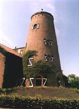 4, Molen 02007 Ronde Molen (Gilze), Foto: Herman Paridaens, 2003 | Database Nederlandse molens media-bestand