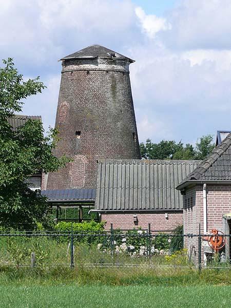 Molen 02578 Meule van Swinkels / Nooit Gedacht (Schaijk), Foto: Marnix Bogaerts, 22 juli 2007 | Database Nederlandse molens media-bestand