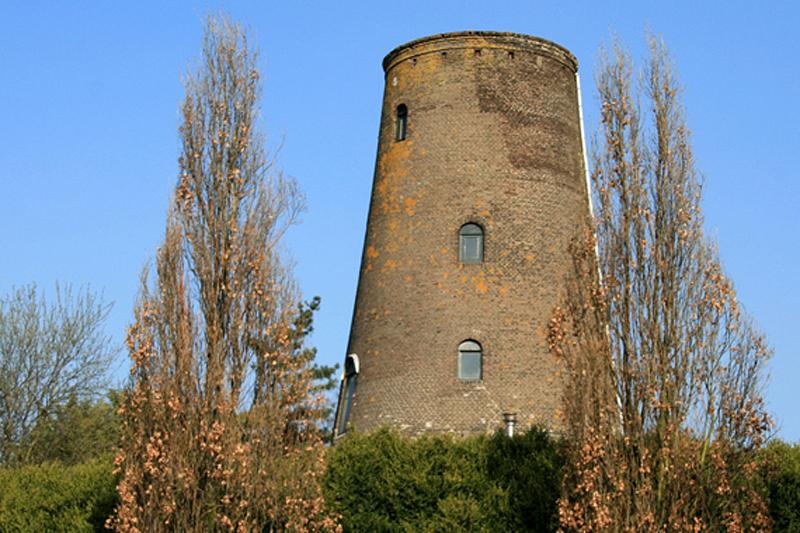 3, Molen 01273 Hoekse Molen / Ronde Molen (Zevenbergschen Hoek), Foto: John Scholte, 28-03-2011 | Database Nederlandse molens media-bestand