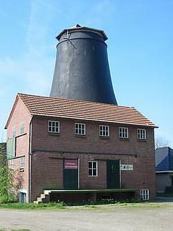 3, Molen 02666 Vreest Niet / De Hoop (Elsen), Foto W. Jans, opn.25-04-2004 | Database Nederlandse molens media-bestand