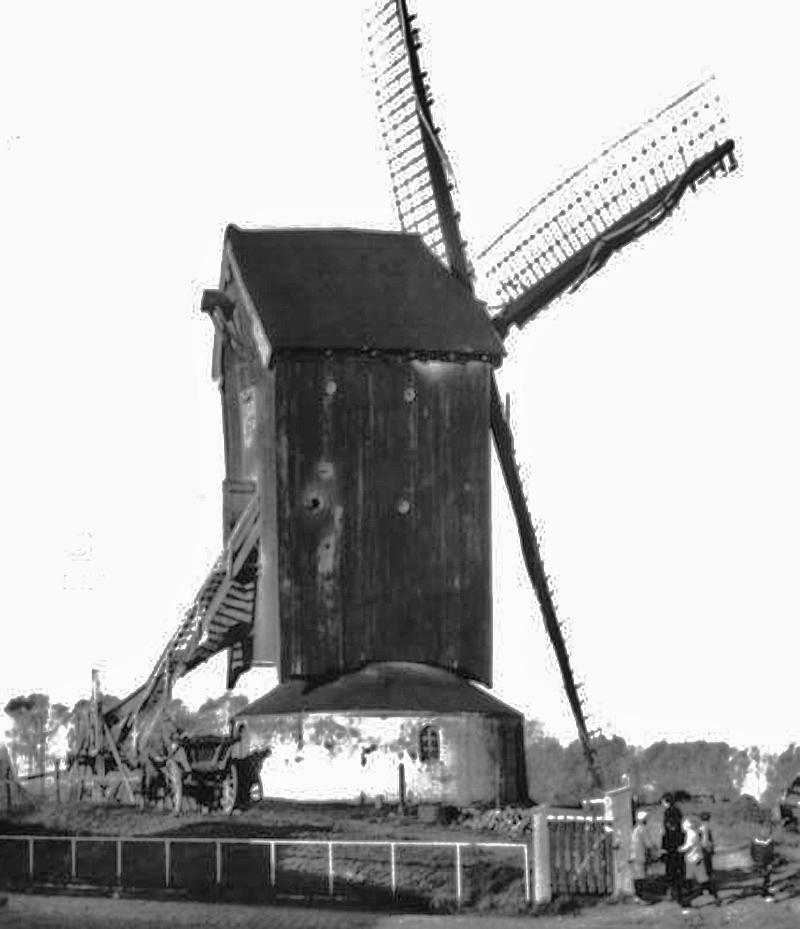 Molen 01669 Catsmolen / Molen van Brakman / Molen van Snoep (Groede), uitsnede van onderstaande afbeelding,
heeft ook als zoekplaatje 22 gestaan,
opgelost door M.E. van Doornik | Database Nederlandse molens