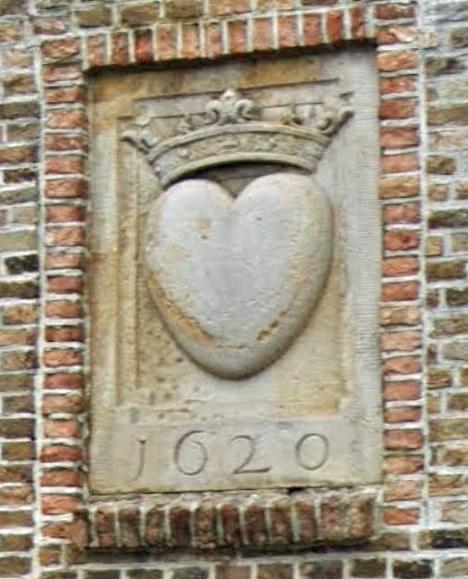 1, Molen Brouwerij Het Gekroonde Hart (Brielle), Gevelsteen van de vm brouwerij (replica) | Database Nederlandse molens