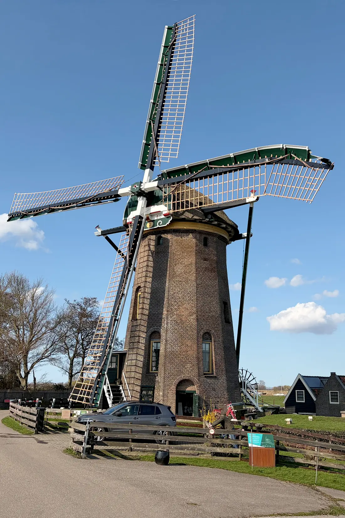 Molen 01802 Lijkermolen No.2 (Lijker 2) (Rijpwetering), Leo Middelkoop (15-03-2026) Dit is nou wat je noemt vleugellam!!! | Database Nederlandse molens