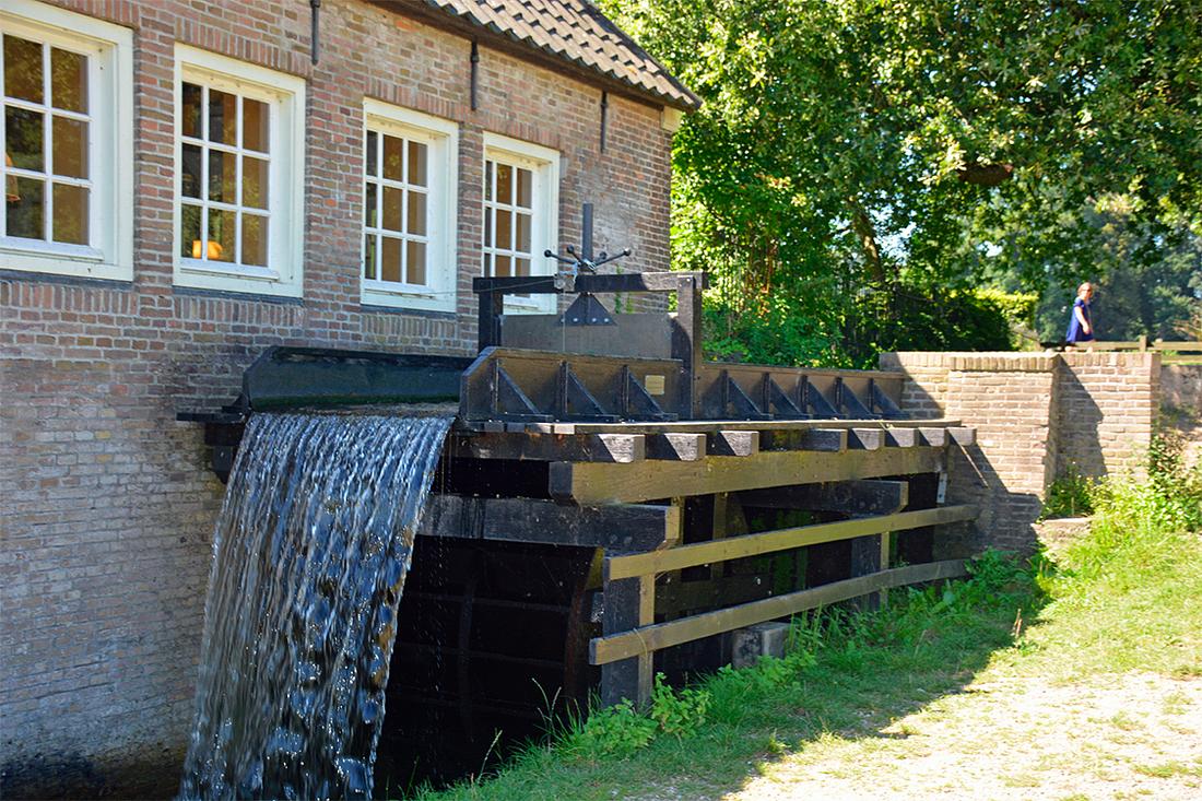 Molen 01229 a Bagijnemolen / St. Agnietenmolen (Arnhem), Frans Kerstens (23-8-2016) | Database Nederlandse molens media-bestand