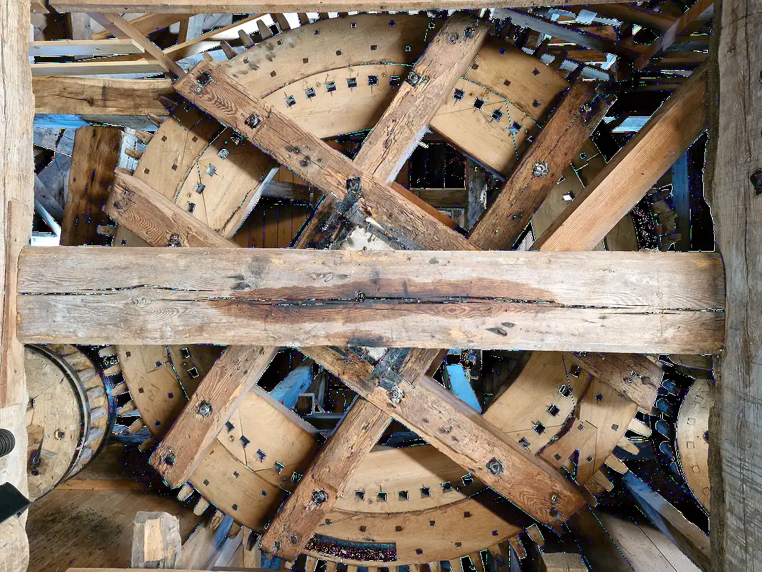 14, Molen 04428 Eben Haëzer (Enumatil), Rob Hoving (07-04-2026)&nbsp;Hij schrijft: "Het spoorwiel, een duidelijke foto waarop je kan zien dat het geen bovenwiel geweest is." Zie Geschiedenis voor de overwegingen. | Database Nederlandse molens