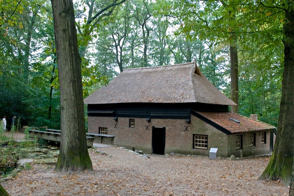 3, Molen 10086 Voorheen Achterste Molen Loenen (Arnhem), Irmo Snoek (04-10-2011) | Database Nederlandse molens media-bestand