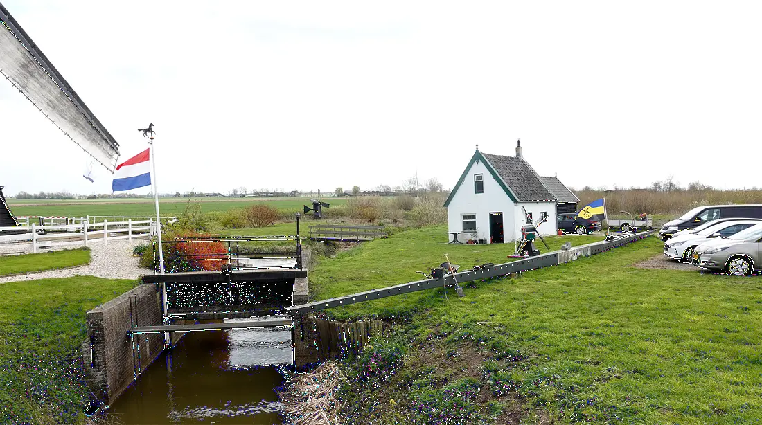 1, Roede 301, Vaags, Jan de Witte (04-04-2026)&nbsp;De verwijderde gedeelde roede wordt nog compleet bewaard naast de molen. | Database Nederlandse molens
