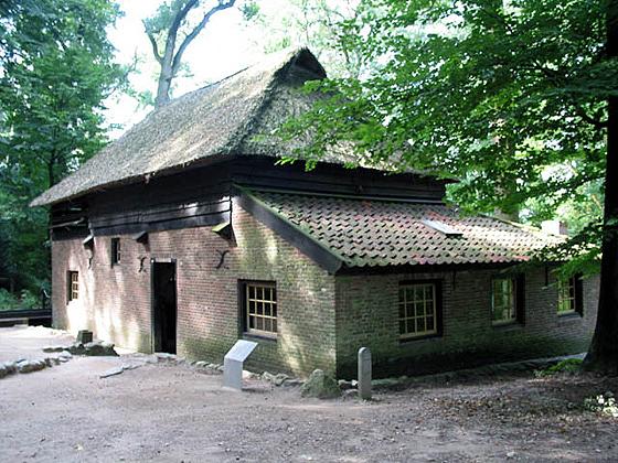 4, Molen 10086 Voorheen Achterste Molen Loenen (Arnhem), D. Arp (14-9-2006) | Database Nederlandse molens media-bestand