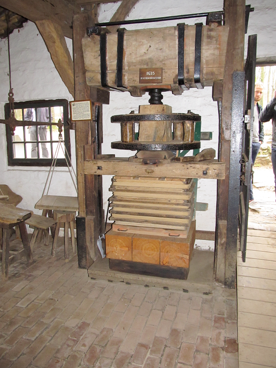 12, Molen 10086 Voorheen Achterste Molen Loenen (Arnhem), Jeffrey Cusiël (1-4-2017) | Database Nederlandse molens media-bestand