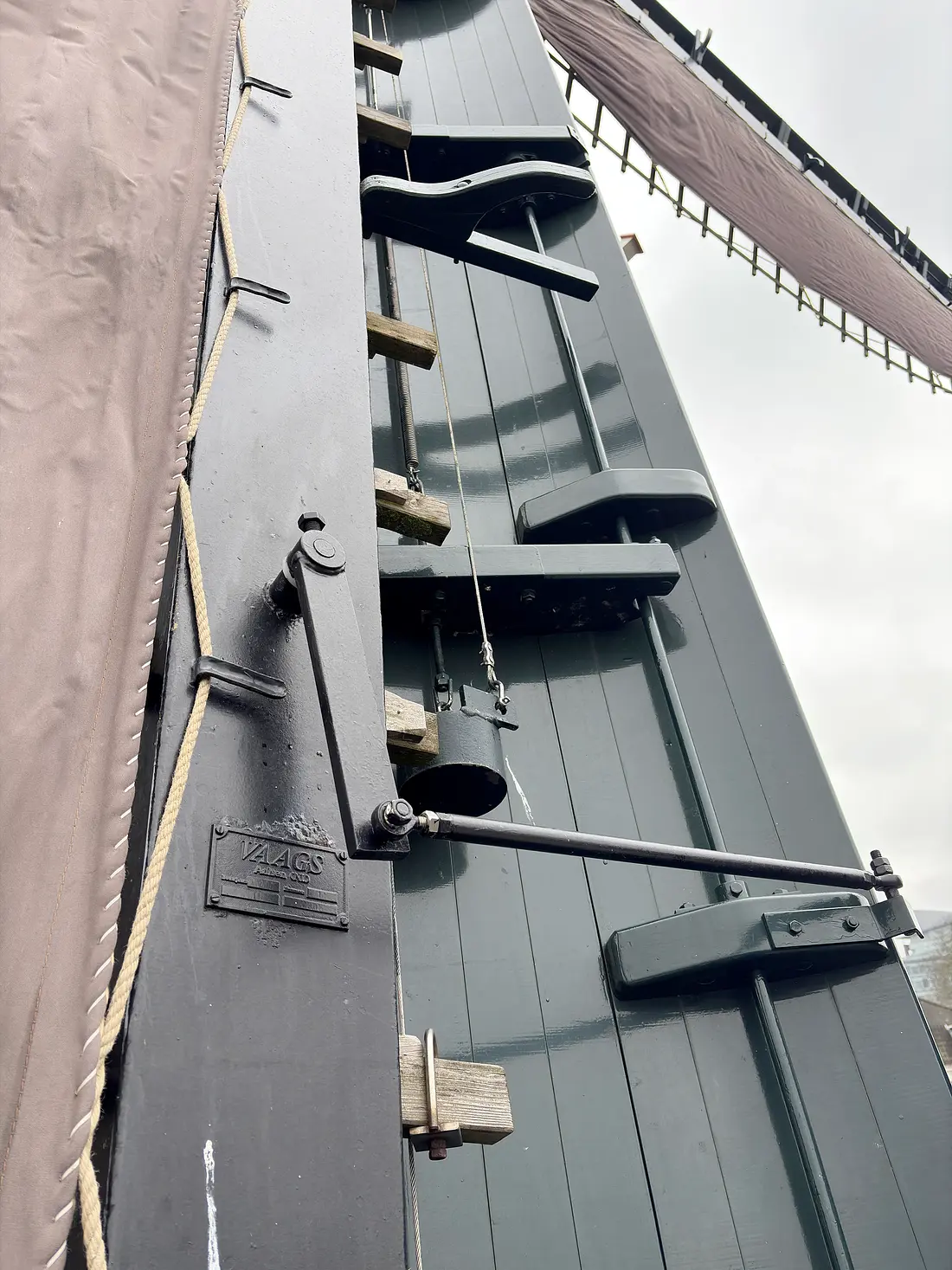 8, Molen 12234 De Ster (Utrecht), Bernhard IJskes (14-03-2026)&nbsp;Detailopname van de remklep op de fokwiek | Database Nederlandse molens